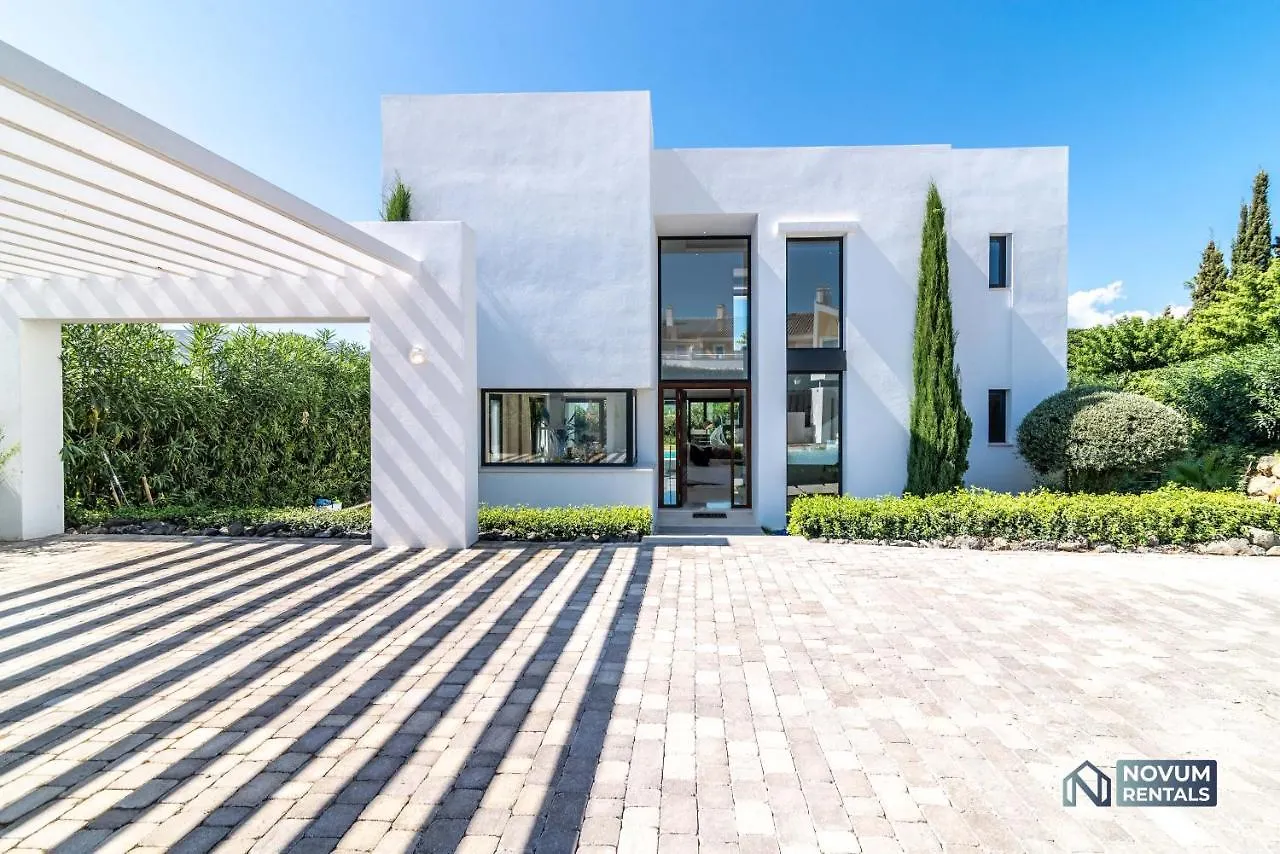 Remarkable 5-Bdrm Villa - Heated Pool & Gym Estepona 0*,  Spain
